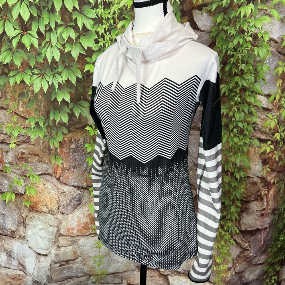 NIKE PRO Chevron Cream and Black Hooded Dri-Fit Pullover, M - Picture 5 of 12